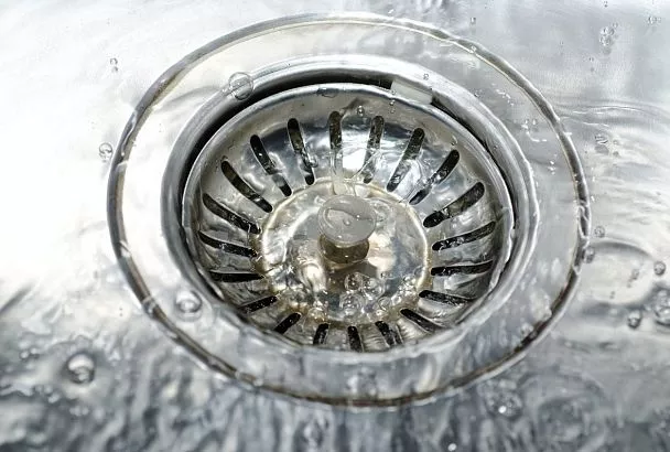 Как устранить засор в раковине без сантехника - быстро и эффективно