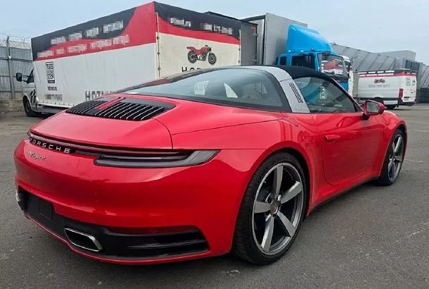 Таможенники раскрыли схему незаконного ввоза Porsche из ОАЭ через порт Новороссийска