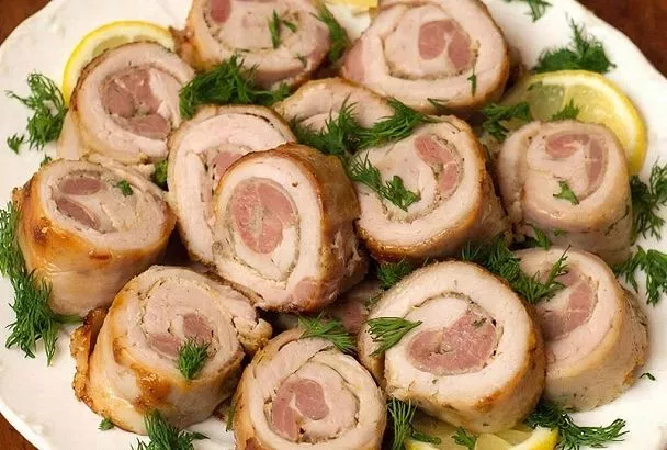 Чтобы приготовить мясные рулетики беру всего 4 ингредиента. Рецепт семейный, проверенный годами