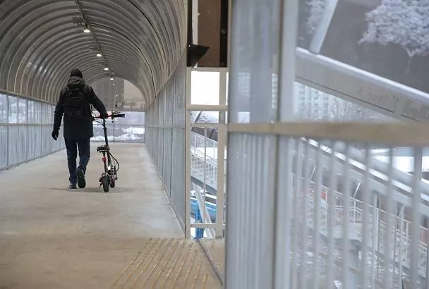 Новый надземный пешеходный переход открыли в Новознаменском жилом районе Краснодара