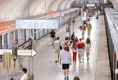 Упавшего под поезд в московском метро мужчину помог спасти сотрудник Минздрава РФ