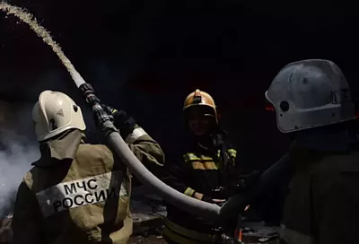 Около 250 пожарных тушат возгорание на морском терминале в Туапсе после ночной атаки БПЛА 