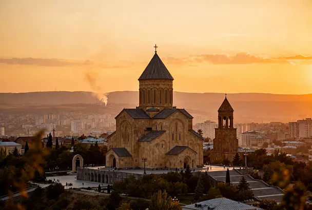 Эчмиадзин: почему духовная столица Армении стала полем битвы за политическое будущее