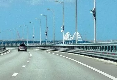Более 1,5 тыс. автомобилей стоят в очереди на подходах к Крымскому мосту