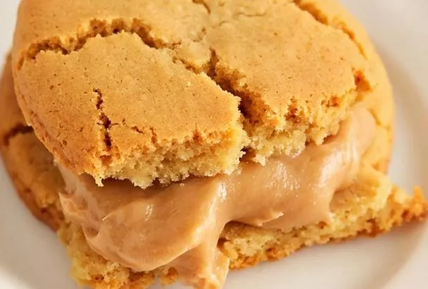 Экономный рецепт: хрустящее песочное печенье с начинкой, приготовленное на растительном масле