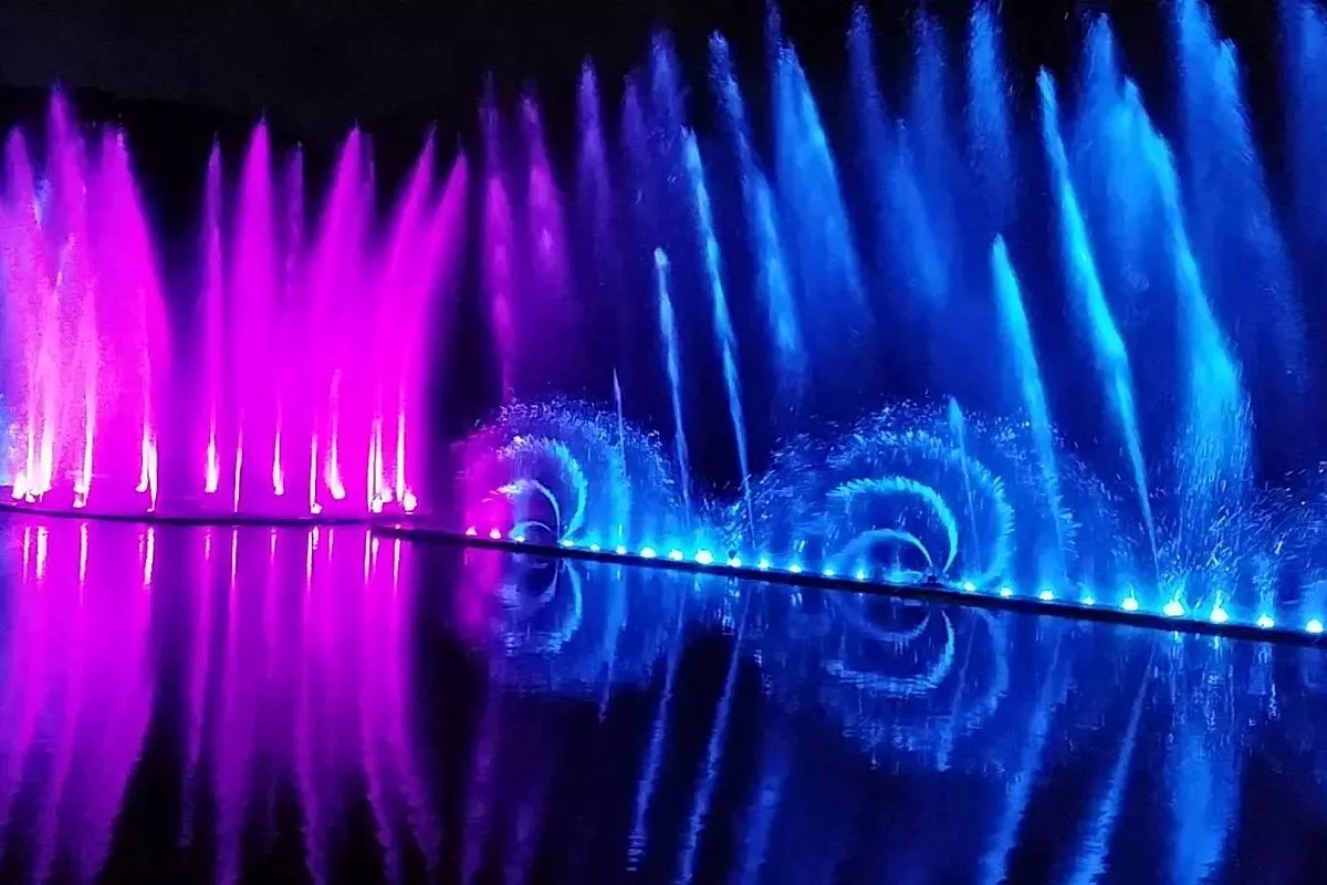 Лазерное шоу на морском фонтане в Цемесской бухте Новороссийска станет первым подобным проектом. Лазерное шоу на морском фонтане в Цемесской бухте Новороссийска станет первым подобным проектом.