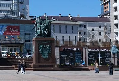 74 вывески с иноязычными надписями заменили на русские в Новороссийске