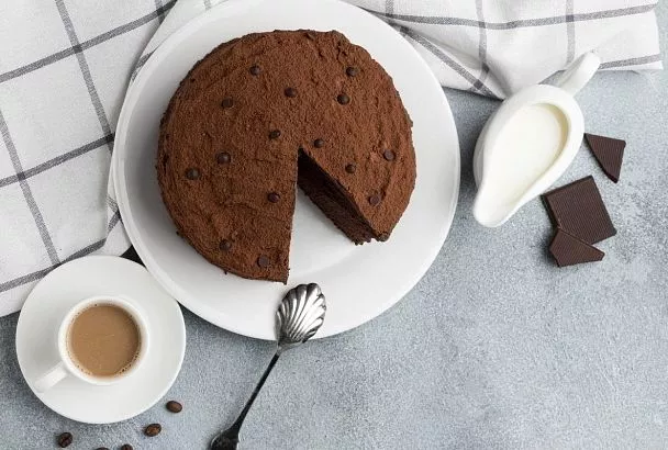 В шоколадный пирог добавляю тертые яблоки, но во вкусе они совершенно не ощущаются - сплошной шоколад: самый удачный рецепт