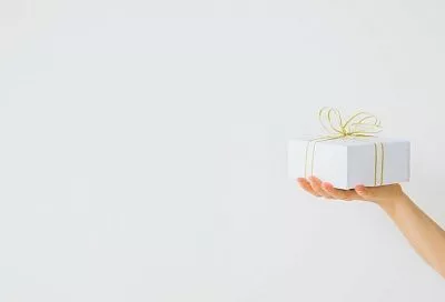 Подарки коллегам — дело добровольное: юрист разъяснил права работников