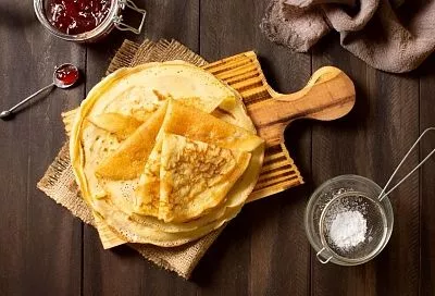 Пеку стопку кружевных блинов всего из одного стакана кефира: домашние просят удвоить порцию - так вкусно