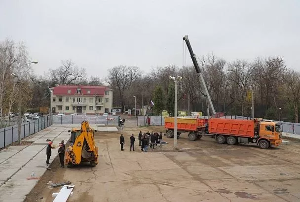 Строительство площадки для пляжных видов спорта в парке им. 30-летия Победы Краснодара приостановлено
