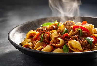 Макароны по-флотски по-новому: на одной сковороде, сочно и без лишней посуды