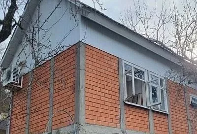 Приставы добились сноса незаконной летней кухни в Сочи