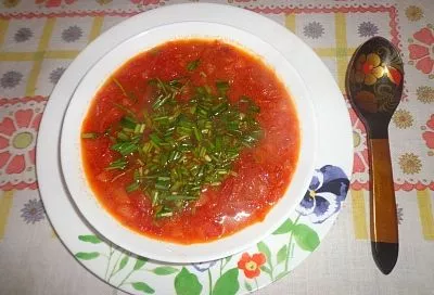 Капусты засаливаю всегда побольше, потому как варю из нее кислые щи, которые с удовольствием ест даже племяшка-вегетарианка