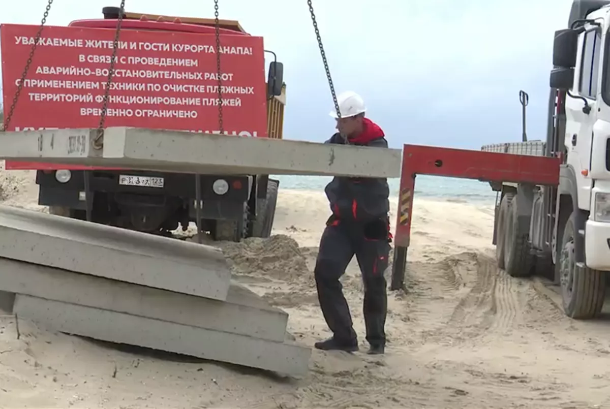 В Анапе начались подготовительные работы для восстановления пляжей