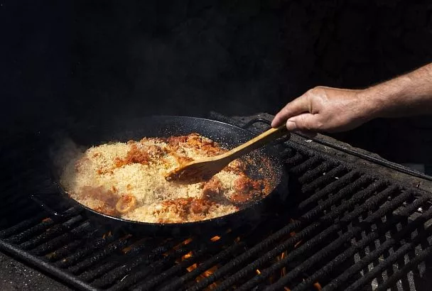 Достаточно одной таблетки -  и ни следа нагара: эффективный метод очистки пригоревшей посуды