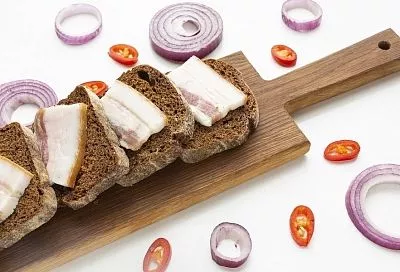 Секрет мужского здоровья и долголетия: токсиколог о том, почему сало должно быть в рационе