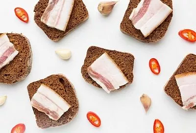 Это самый «долгий» рецепт засолки сала, но в итоге вы получаете не просто вкусный продукт, а кулинарный шедевр