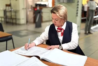 Председатель Общественной палаты Кубани Любовь Попова проголосовала на выборах в Краснодаре