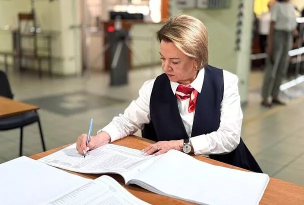 Председатель Общественной палаты Кубани Любовь Попова проголосовала на выборах в Краснодаре