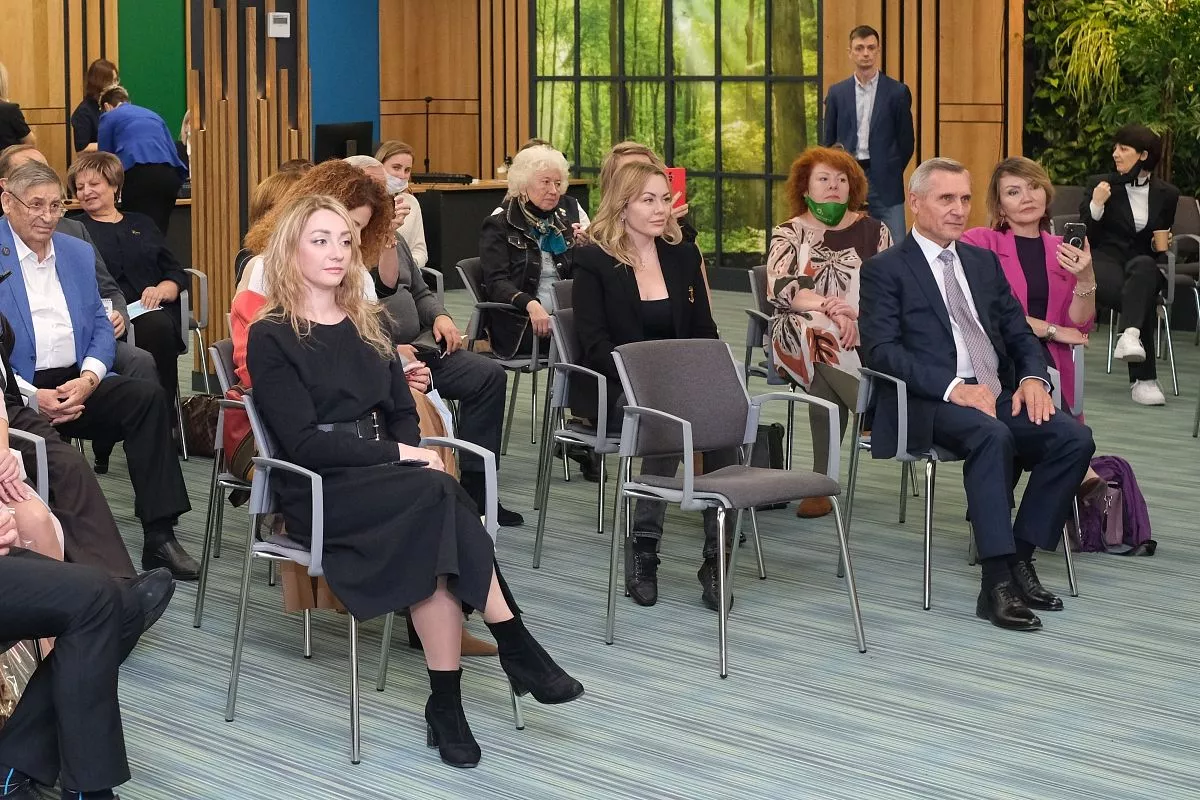 Перед гостями и участниками презентации выступили юные артисты из Межшкольного эстетического центра ассоциированной школы ЮНЕСКО. Перед гостями и участниками презентации выступили юные артисты из Межшкольного эстетического центра ассоциированной школы ЮНЕСКО.