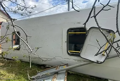 Маршрутка с пассажирами на скорости опрокинулась в Краснодаре. Есть пострадавшие