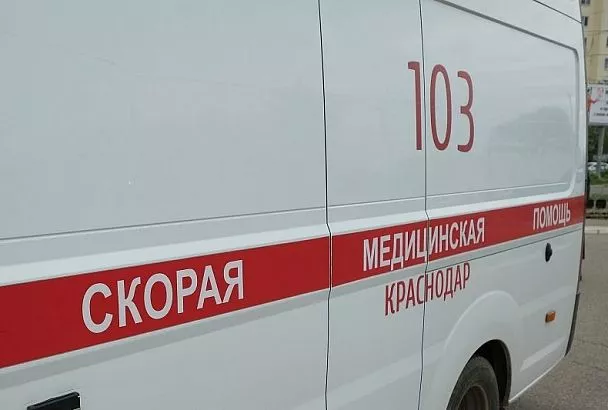 Иномарка влетела в магазин в массовом ДТП на улице Тургенева в Краснодаре. Есть пострадавшие