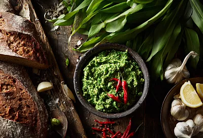 Заготовка листьев хрена на зиму: полезная и острая закуска