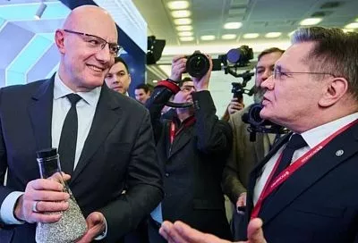 Заместитель председателя Правительства РФ Дмитрий Чернышенко осмотрел выставку Форума будущих технологий