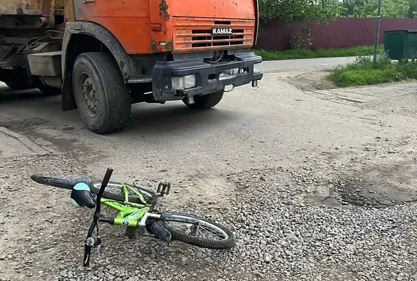 В Краснодаре в ДТП с КАМАЗом погиб 8-летний велосипедист