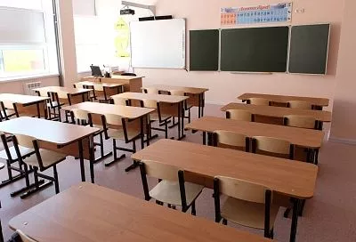 В Туапсе из-за пожара на морском терминале закрыли два детсада, школу и ТЦ