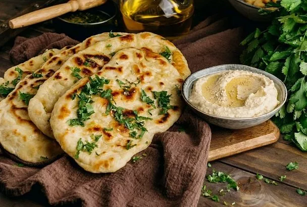 Давно перестала печь пирожки. Теперь вместо них пеку пышные лепешки с яйцом и рисом