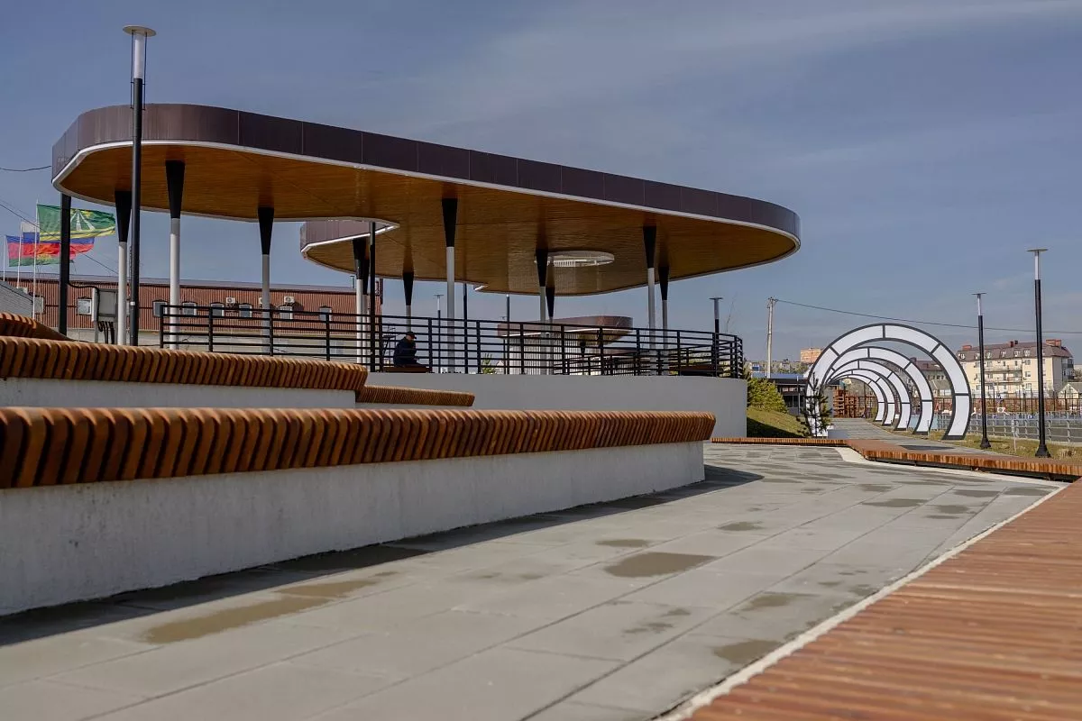 Набережная вдоль реки Адагум в Крымске. Набережная вдоль реки Адагум в Крымске.