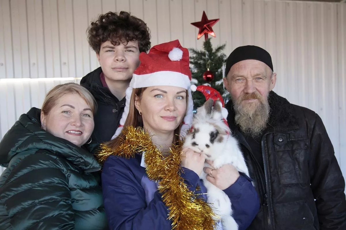 Семья Кудиновых верит, что наступающий год кролика будет мягким и пушистым.