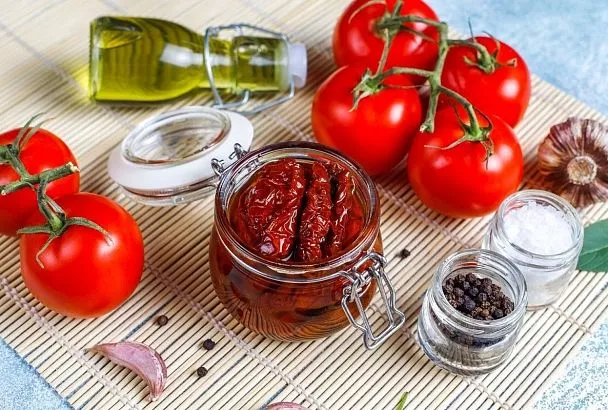 Такую вкусность не купить в магазине - можно только приготовить самим - вяленые помидоры
