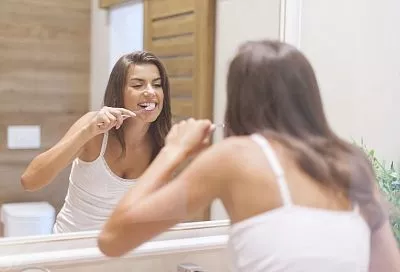 Семь раз проверь, один - почисть: как на самом деле влияют на здоровье зубов народные методы их отбеливания