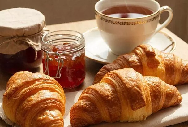 Песочные рогалики с домашним вареньем: тающее удовольствие на вашем столе