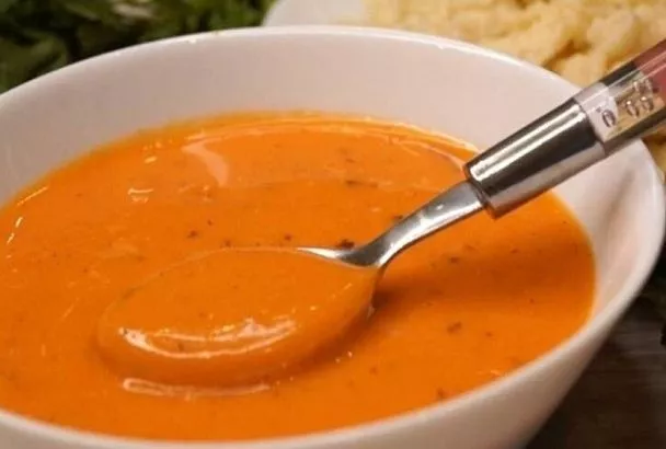 Та самая подлива без мяса за 15 минут: волшебный соус к любому гарниру