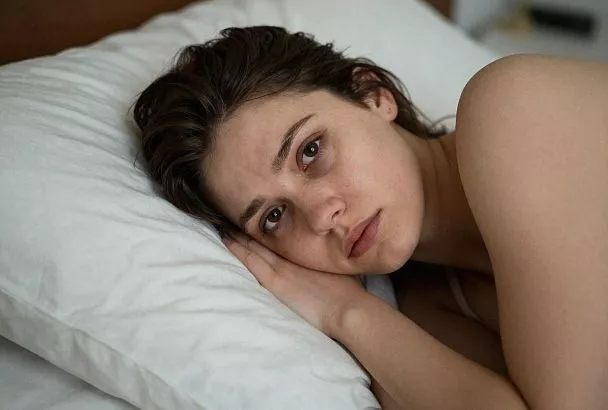 Эксперт рассказала, когда и сколько нужно спать, чтобы не болела голова