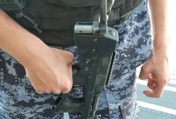 Сбежавшего из психбольницы в Сочи полуголого мужчину поймали росгвардейцы