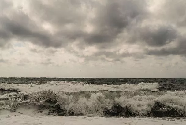 Жителей Сочи и Сириуса предупредили о смерчах