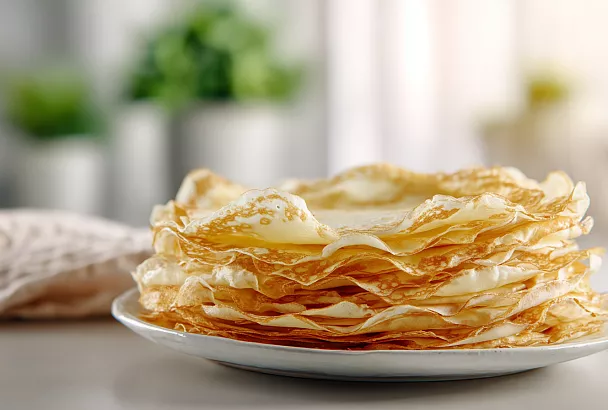 Тонкие кружевные блинчики на молоке с идеальными пропорциями: шёлковые, эластичные и без комочков