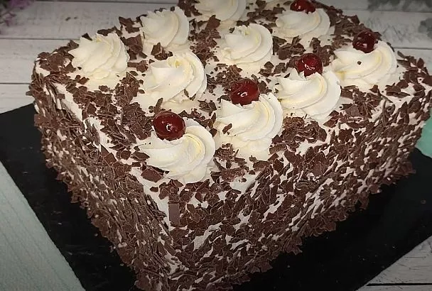 Делаем торт «Чёрный лес» без нервов: упрощённый рецепт для тех, кто боится карамели и заварного крема