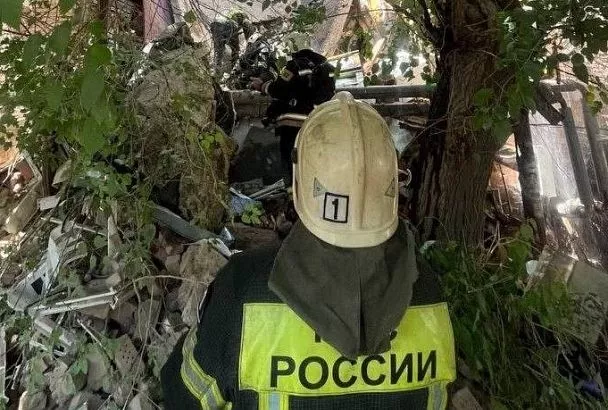 В Астрахани обрушилась часть многоквартирного дома