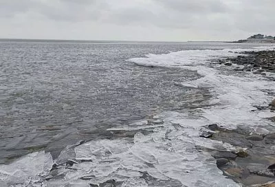 Азовское море у берегов Краснодарского края стало ледяным