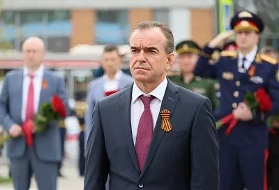 Губернатор Вениамин Кондратьев возложил цветы к Вечному огню в Краснодаре