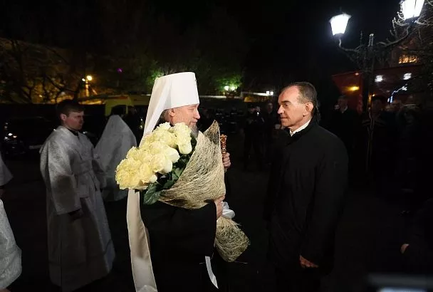 Вениамин Кондратьев принимает участие в торжественном богослужении в честь Светлой Пасхи