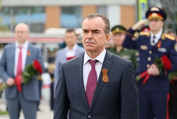 Губернатор Вениамин Кондратьев возложил цветы к Вечному огню в Краснодаре