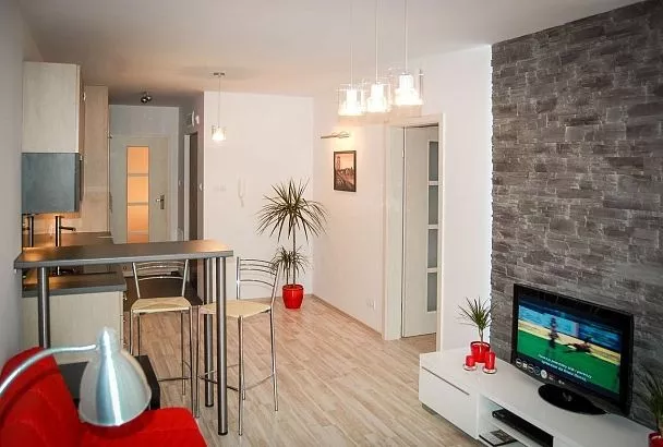 Добавляем уют в новый дом бюджетно: чем украсить «пустые» стены в съемной квартире