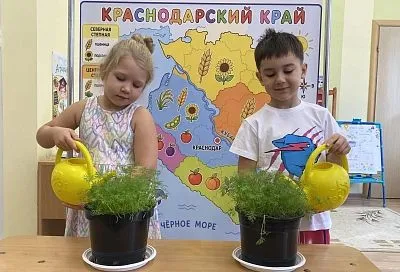 Сеют семена, растят агрономов: в Славянске-на-Кубани дошколята через игру постигают аграрную науку